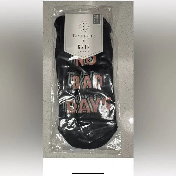 NWT Tavi Noir Grip socks Pilates Barre Savvy No Bad Days New Size S/M - Picture 4 of 5